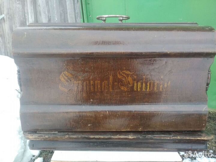 Раритетная швейная машинка Original-Viktoria (fabr