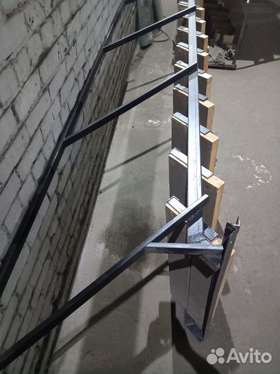 Продаю металлическую лестницу