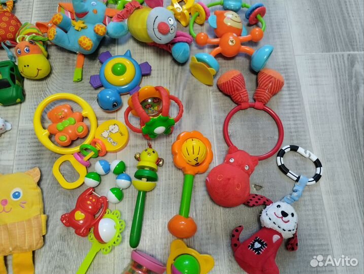 Грызунки, погремушки, игрушки для ванной