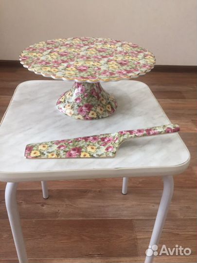 Тортница с лопаткой на ножке,Япония