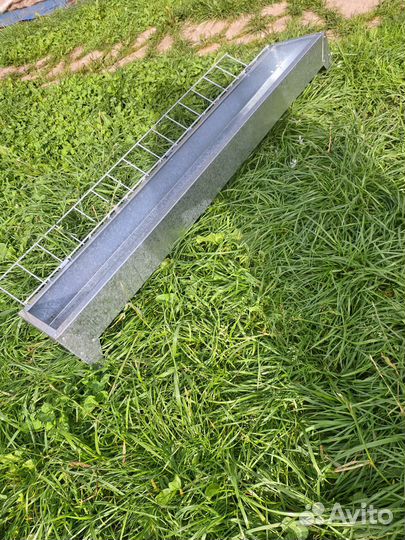 Кормушка для кур, уток, индюков, гусей