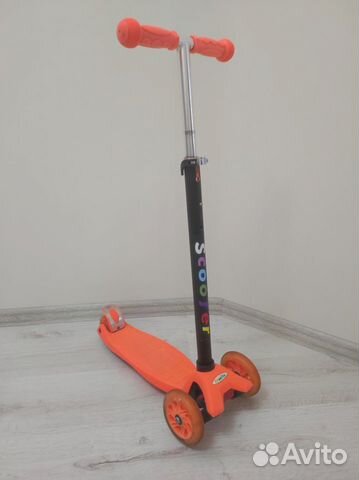 Самокат трехколесный со светящимися колесами