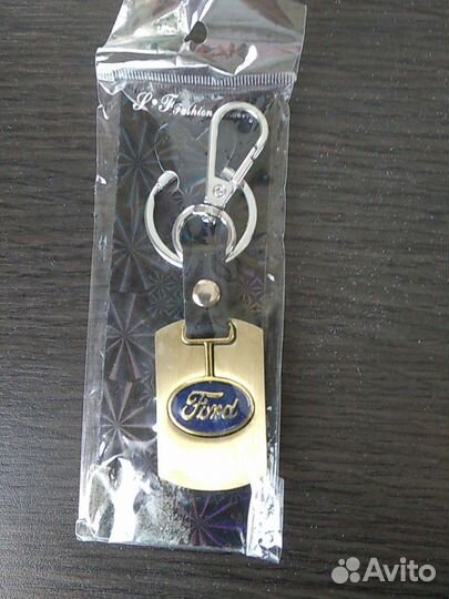 Брелок с логотипом Ford и LADA granta