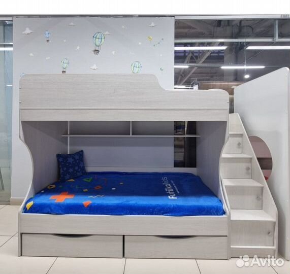 Детская двухярусная кровать