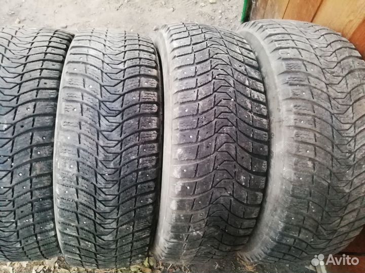 Michelin X-Ice North 3 215/65 R16