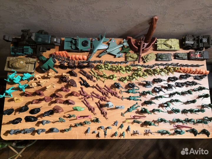 Коллекция солдатиков и военной техники