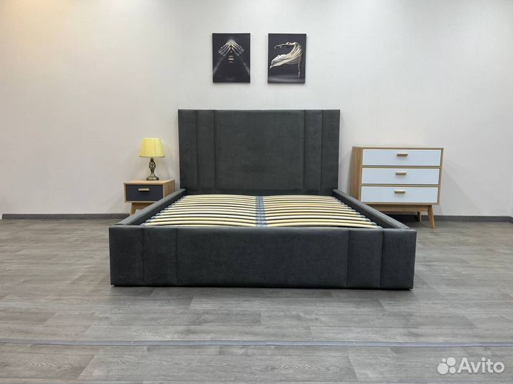 Кровать с матрасом 160х200