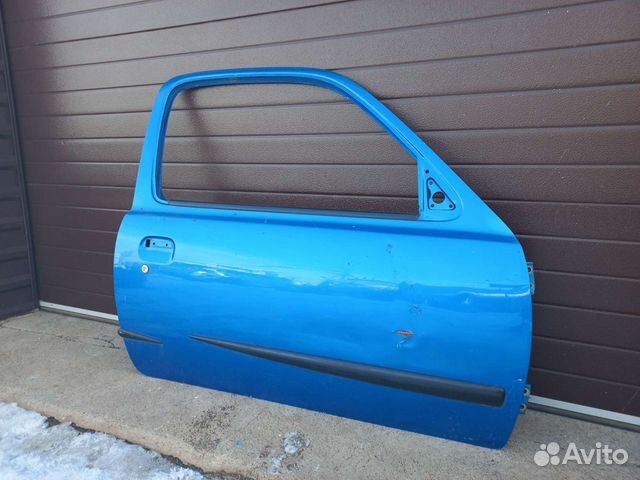 Передняя правая дверь купе Nissan Micra k11