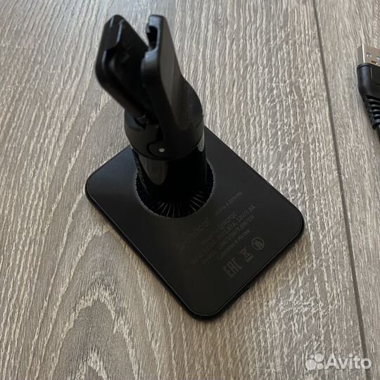 Держатель для телефона с беспроводной зарядкой