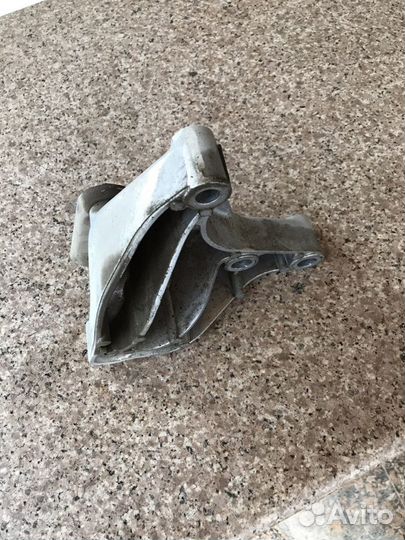 Подушка (опора ) двигателя LADA X-ray