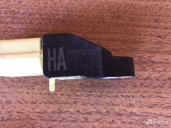 Датчик удара Toyota RAV4 CA40