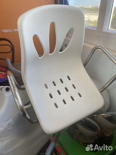 Стул для ванны вращающийся