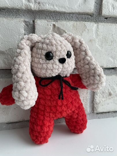 Вязаный зайчик. Игрушки ручной работы