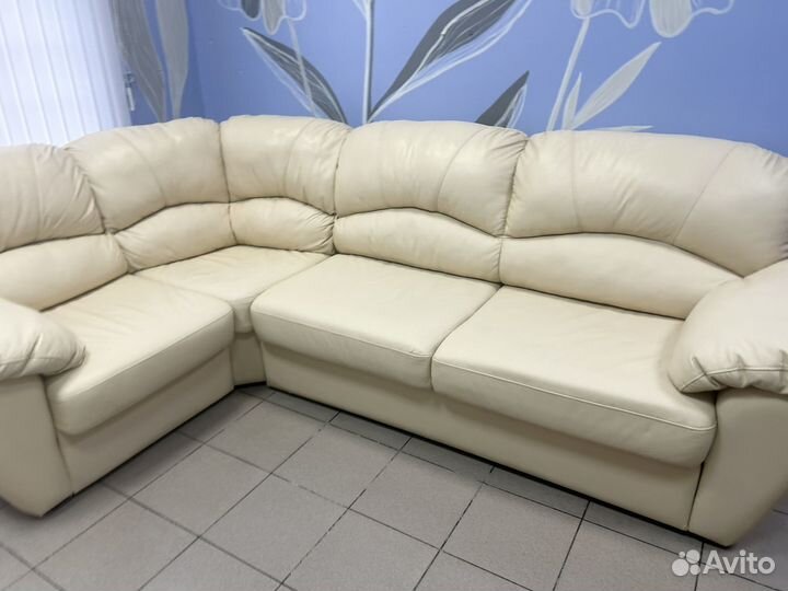 Кожаный диван