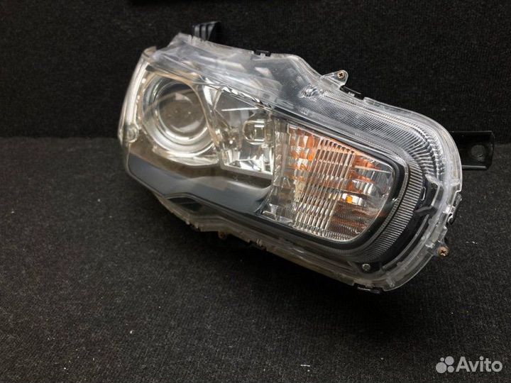 Фара ксеноновая передняя правая Mitsubishi Lancer