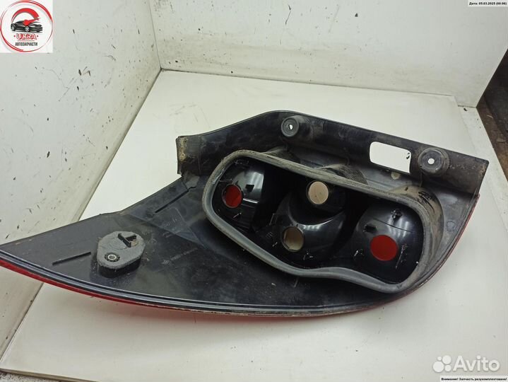 Фонарь задний правый б/у Renault Laguna II (2001-2007) 8200002472