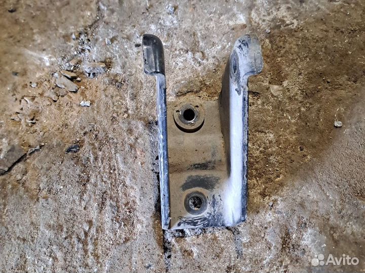 Кронштейн кпп Carisma