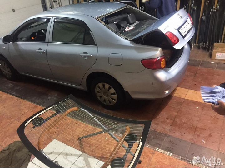 Заднее стекло Тойота Королла