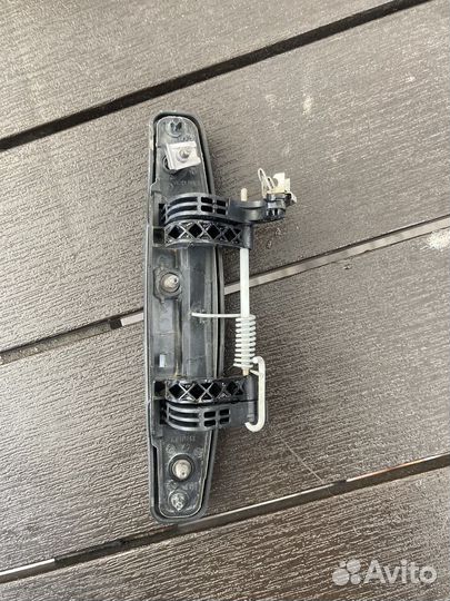 Внешняя левая ручка двери renault sandero 1