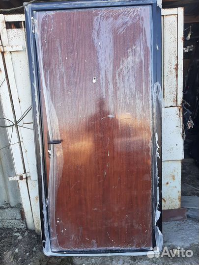 Дверь входная металлическая бу