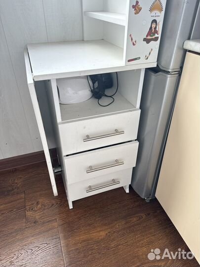 Маникюрный стол