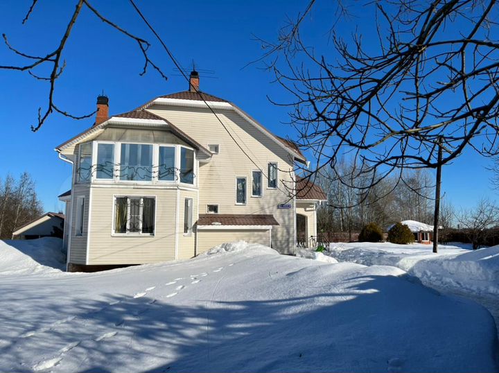 Коттедж 260 м² на участке 26 сот.