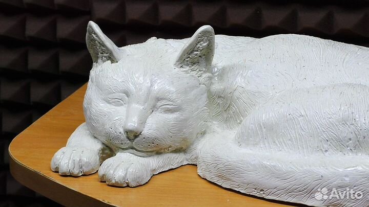 Памятник коту (кошке). Мрамор