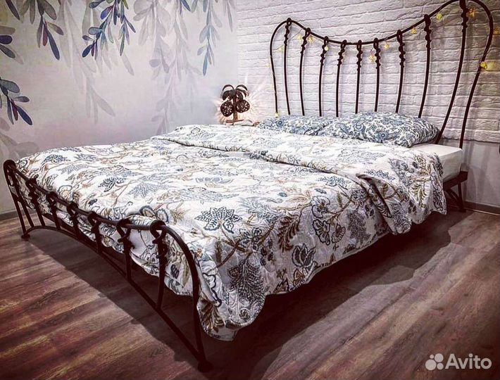 Кровать