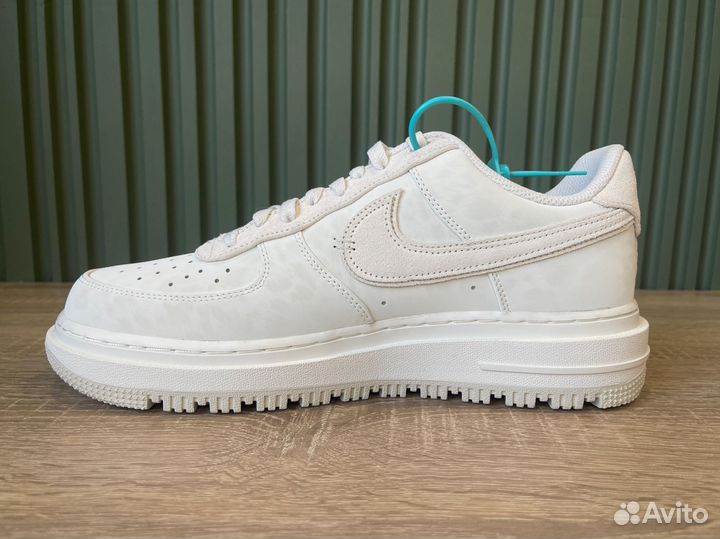 Кроссовки Nike Air Force 1 Luxe Summit White