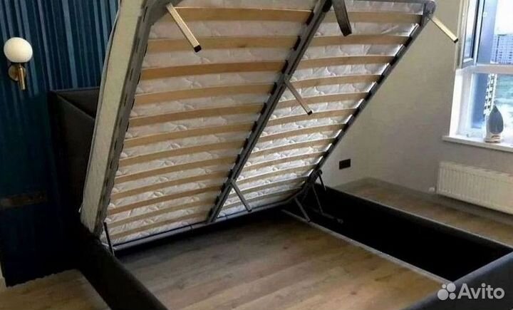 Кровать с мягким изголовьем