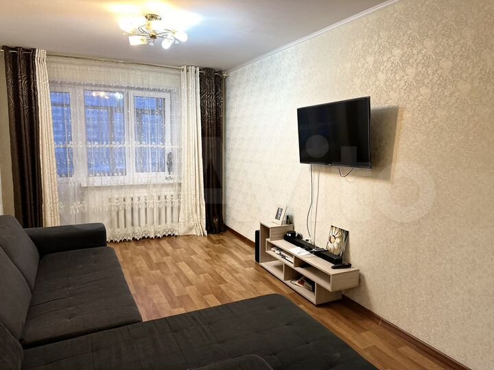 2-к. квартира, 57 м², 3/9 эт.
