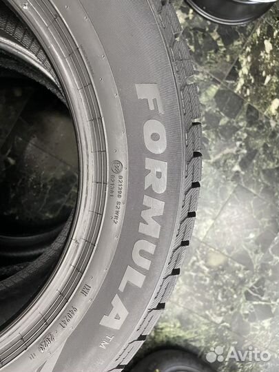 Pirelli Formula Ice FR 215/60 R16 99T