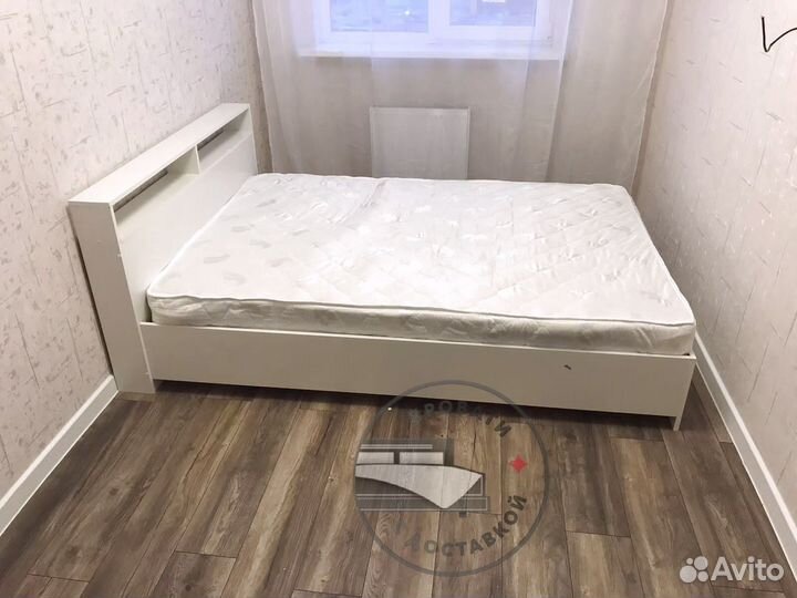 Кровать