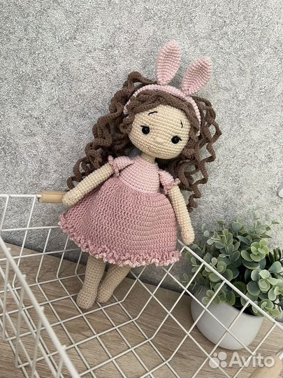 Вязаная интерьерная кукла