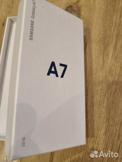Samsung Galaxy A7 (2018), 4/64 ГБ