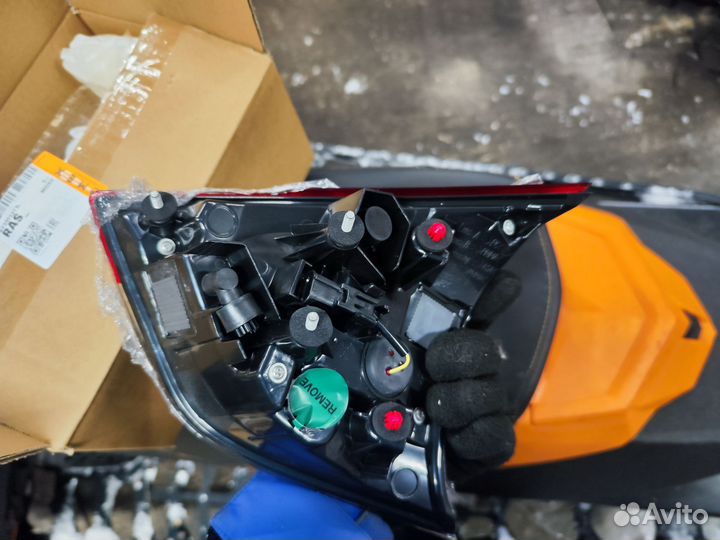 Задний фонарь в крышку багажника Nissan Xtrail t32