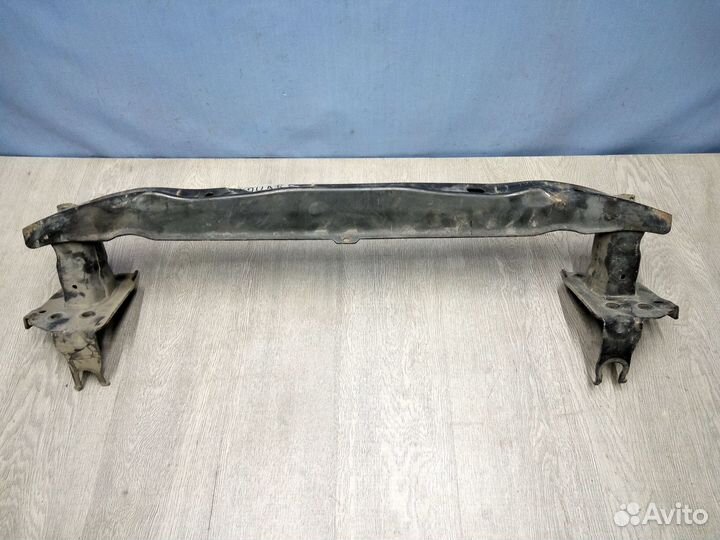 Фольксваген Туарег усилитель переднего бампера