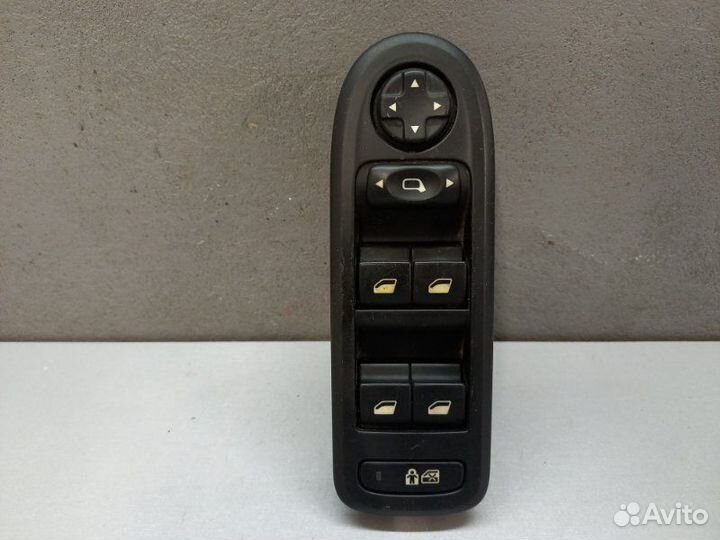 Блок управления стеклоподъемниками Peugeot 308