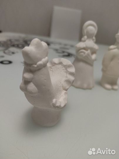 Дымковская игрушка барышня, петух, мужик