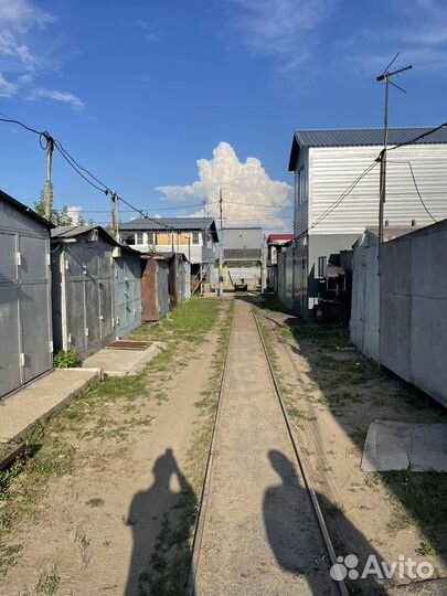 Гараж с катером