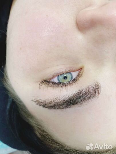 Мастер по наращиванию ресниц