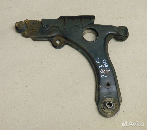 Рычаг передний левый VW Passat B3