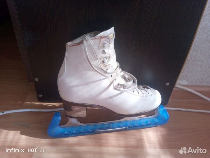 Фигурные коньки risport