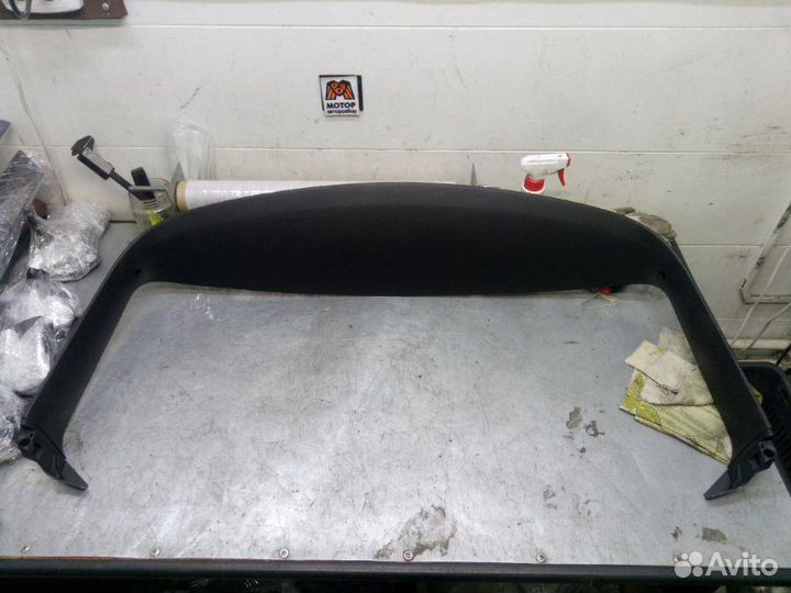 Обшивка двери багажника Skoda Yeti универсал 1.8