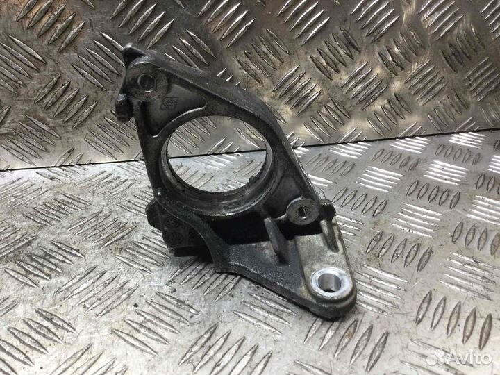 Кронштейн полуоси Renault Scenic 8200187544 F4R770