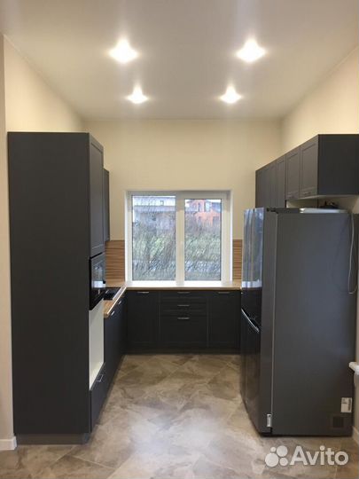 Кухня буквой П В наличии