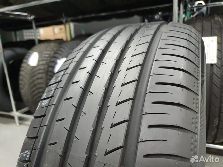 Yokohama BluEarth-XT AE61 235/55 R17