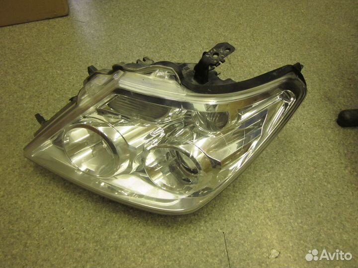 Фара передняя левая на Nissan Patrol
