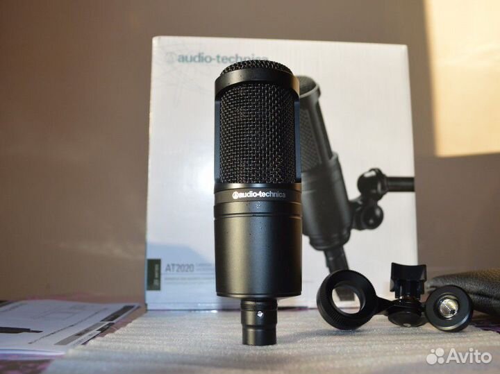 Микрофон для звукозаписи Audio-Technica AT2020