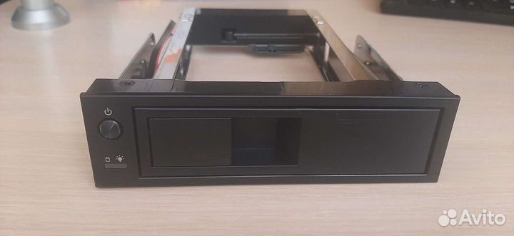 Салазки для жёсткого диска